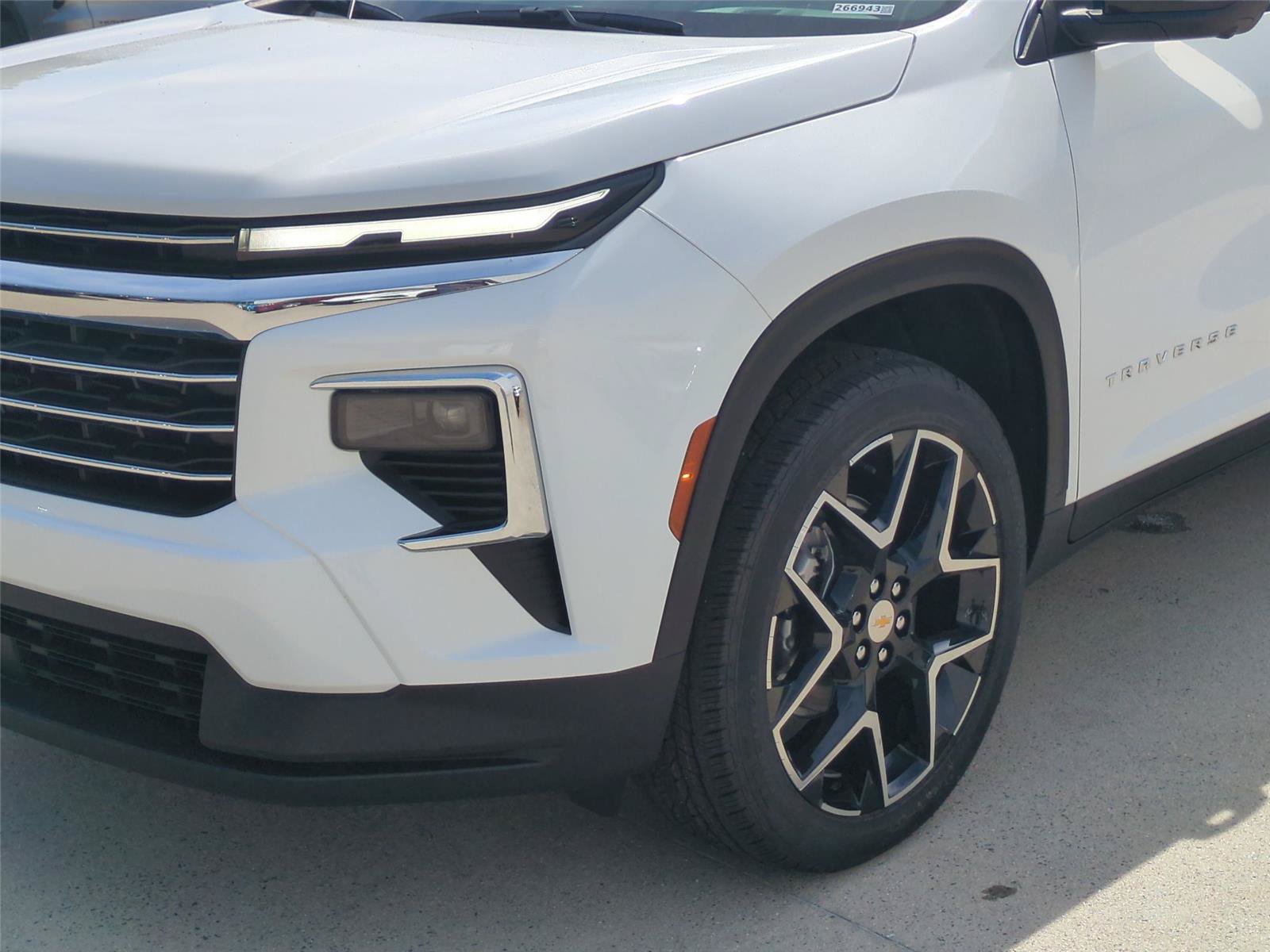 New 2026 Chevrolet Traverse LT w/ Driver Confidence Package FWD image 9