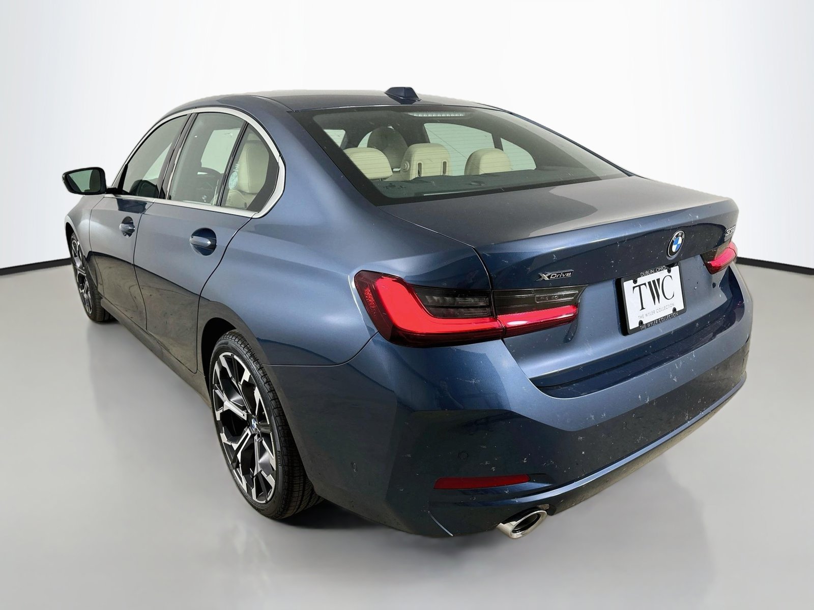 New 2026 BMW 330i xDrive Sedan w/ Premium Package AWD/4WD image 7
