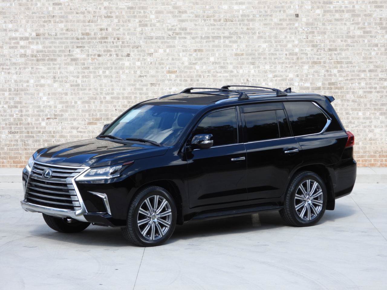 Used 2016 Lexus LX 570 4WD w/ 3rd Row & Luxury Pkg image 32