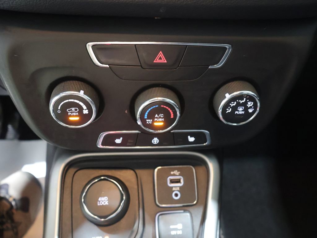 Used 2018 Jeep Compass Latitude w/ Cold Weather Group AWD/4WD image 27
