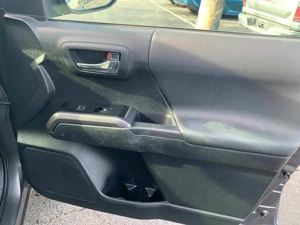 Used 2023 Toyota Tacoma TRD Off-Road image 19