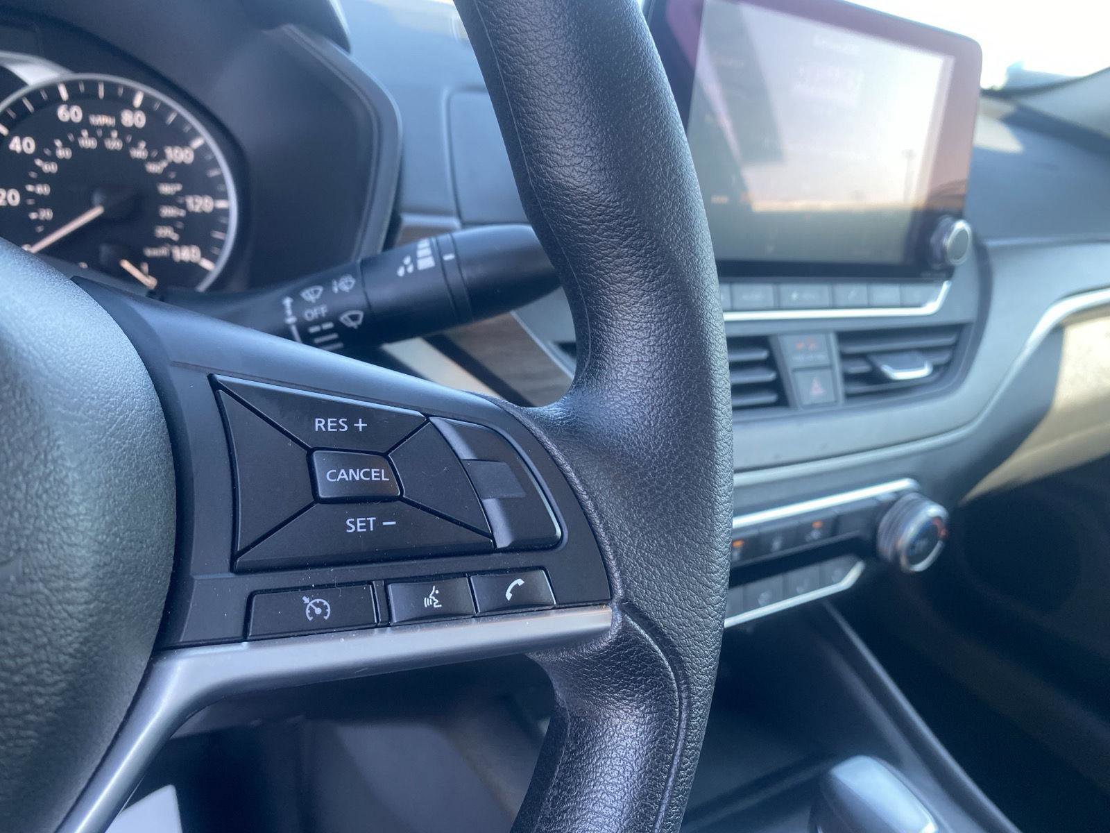 Used 2025 Nissan Altima 2.5 SV image 23