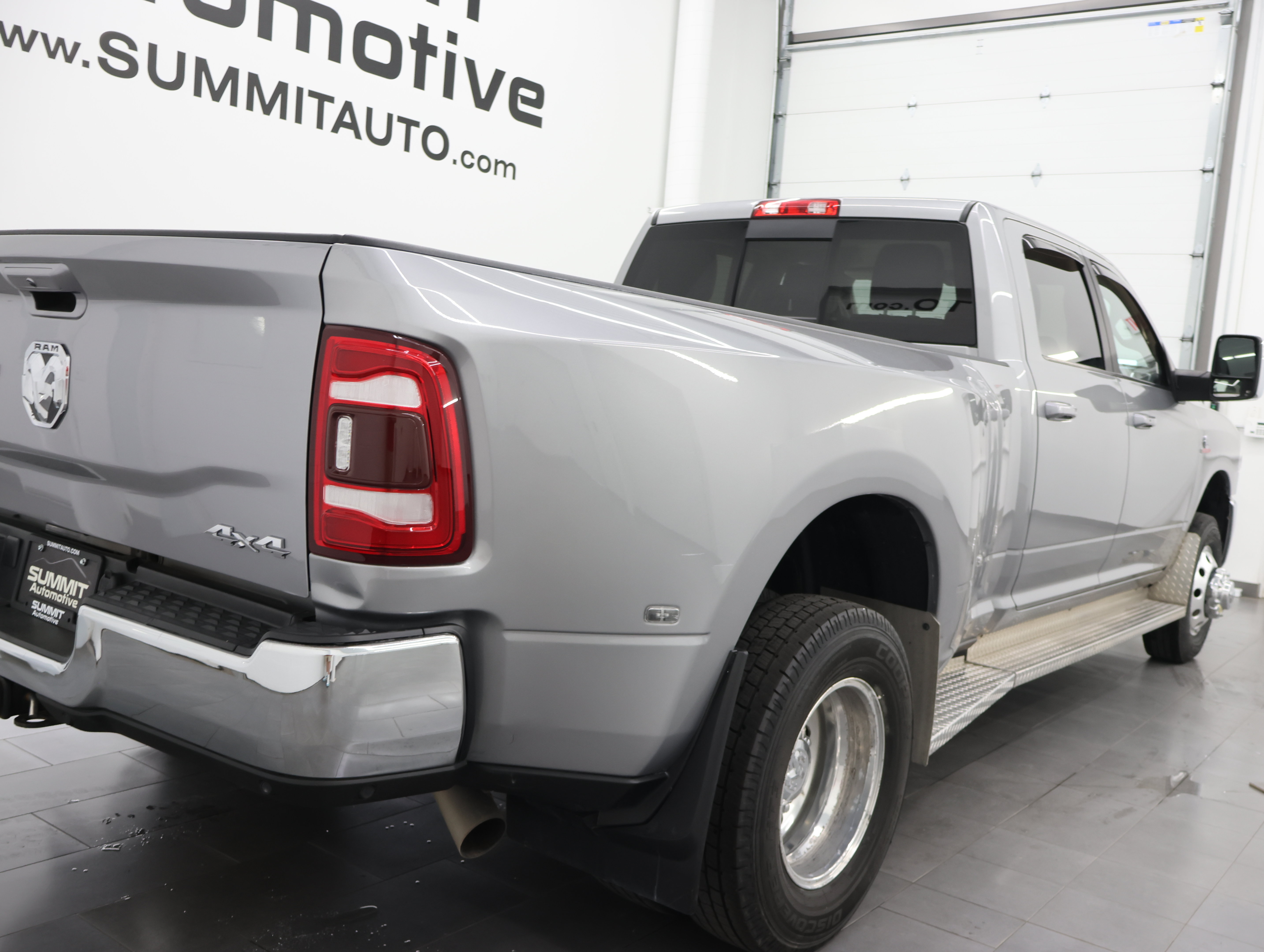 Used 2023 RAM 3500 Laramie AWD/4WD image 4