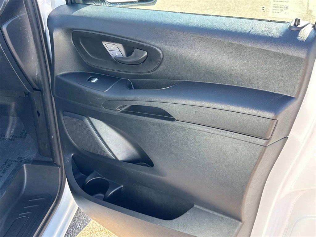 Used 2023 Mercedes-Benz Metris image 9