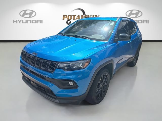 Used 2025 Jeep Compass Latitude w/ Altitude Special Edition AWD/4WD image 1