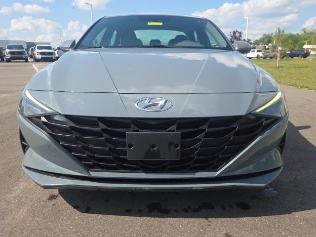 Used 2021 Hyundai Elantra SE FWD image 3