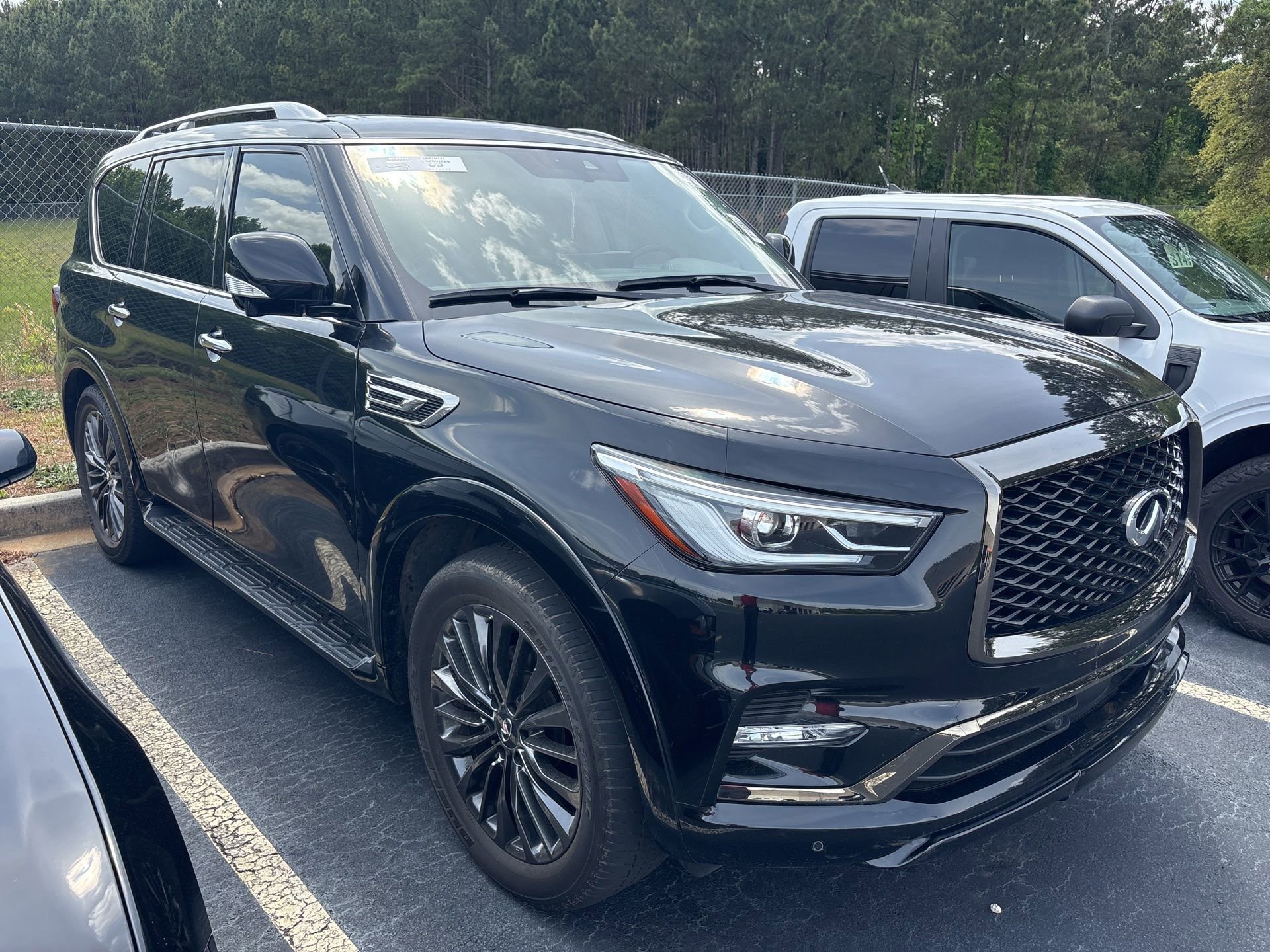 Used 2023 INFINITI QX80 Premium Select RWD image 2