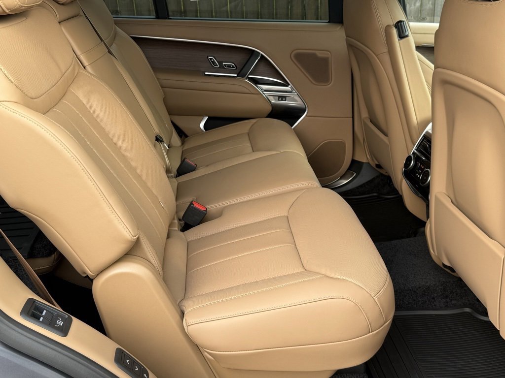 New 2025 Land Rover Range Rover Long Wheelbase SE image 32
