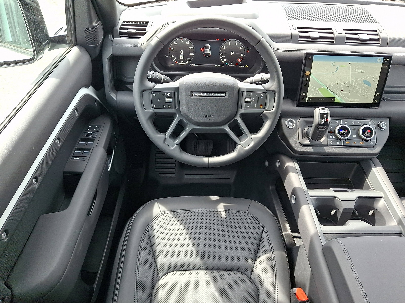 Used 2025 Land Rover Defender 110 X-Dynamic SE AWD/4WD image 4