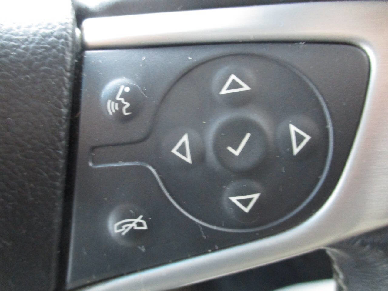 Used 2018 GMC Yukon XL SLE w/ SLE Value Package image 32