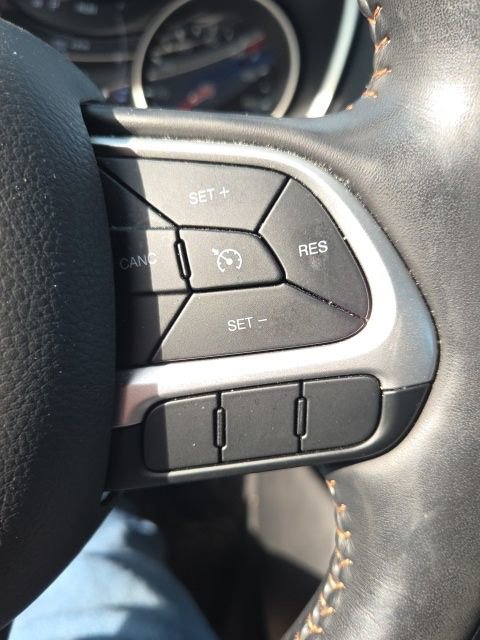 Used 2020 Jeep Compass Latitude w/ Cold Weather Group image 32