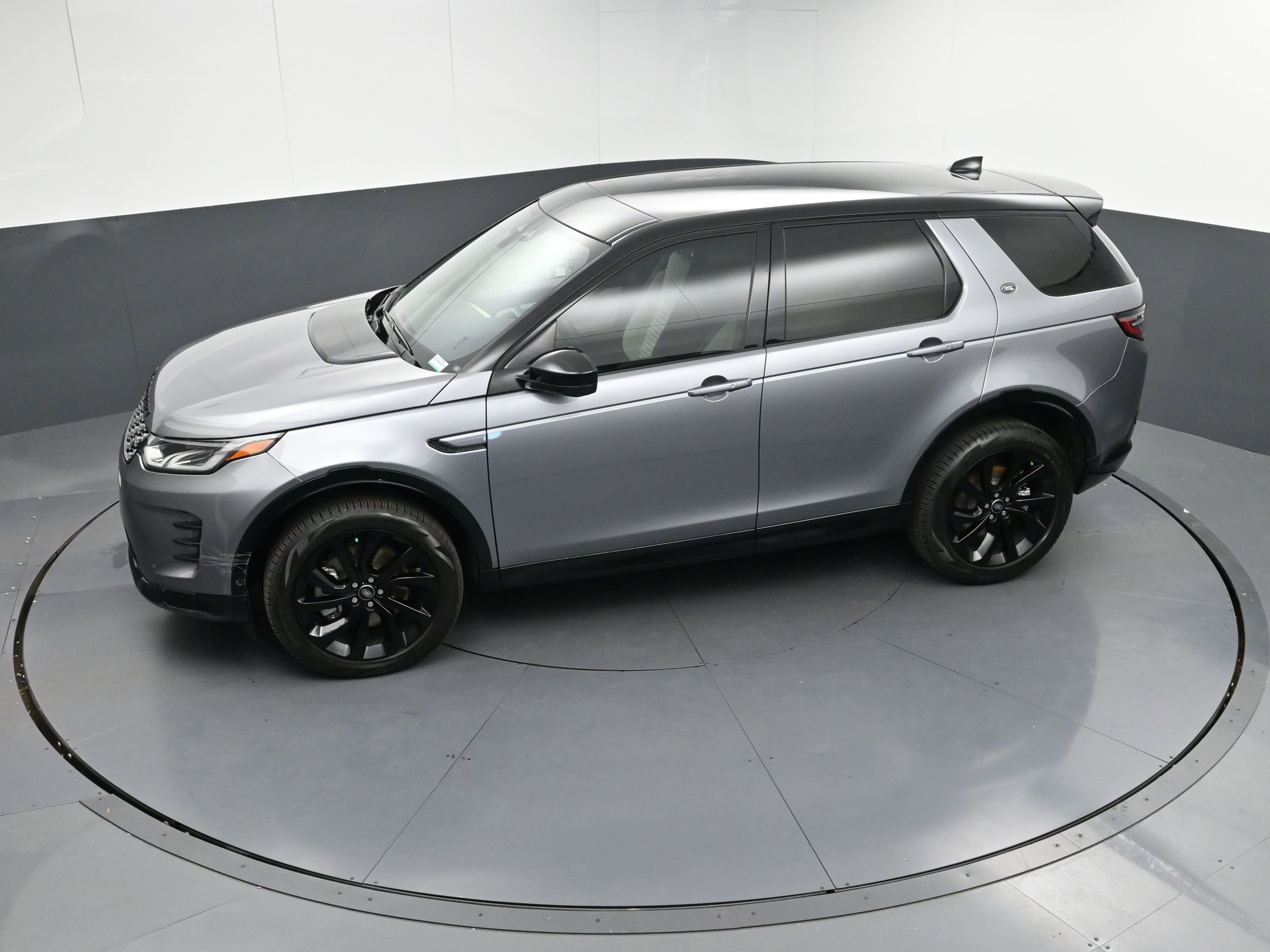 New 2024 Land Rover Discovery Sport Dynamic SE image 31