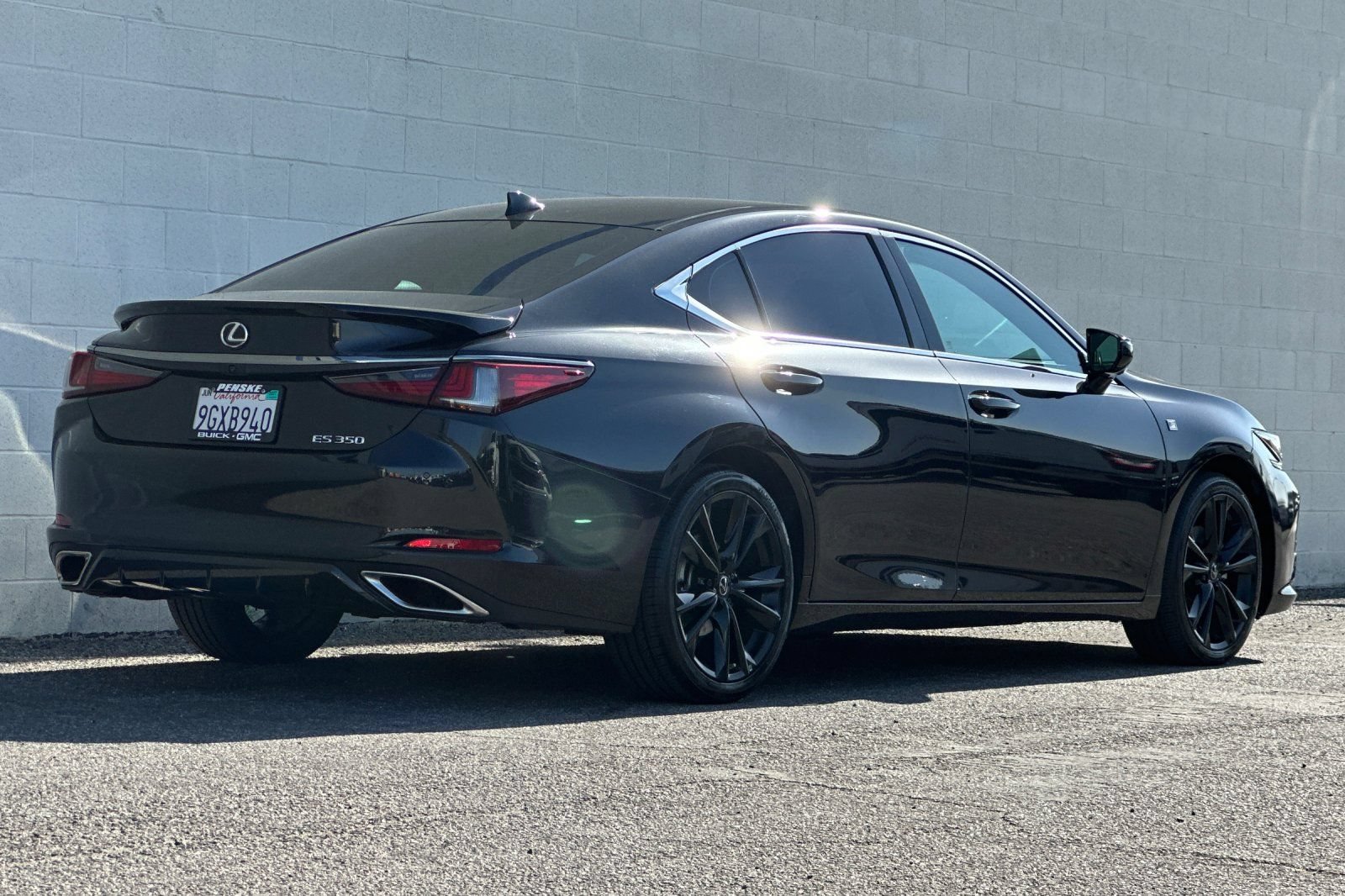 Used 2023 Lexus ES 350 F Sport w/ Accessory Package (Z2) FWD image 4