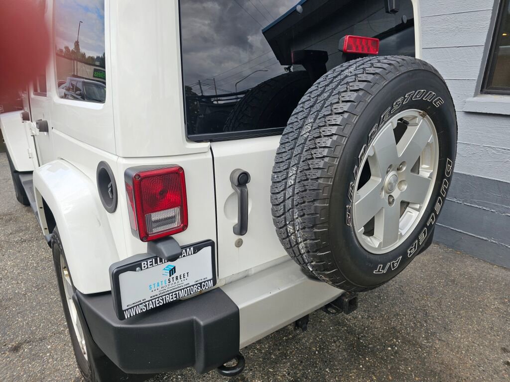 Used 2012 Jeep Wrangler Unlimited Sahara w/ Dual Top Group AWD/4WD image 18