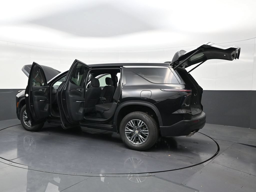Used 2025 Chevrolet Traverse LT FWD image 30