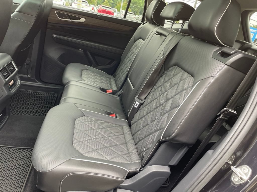 Used 2024 Volkswagen Atlas SEL Premium R-Line AWD/4WD image 16