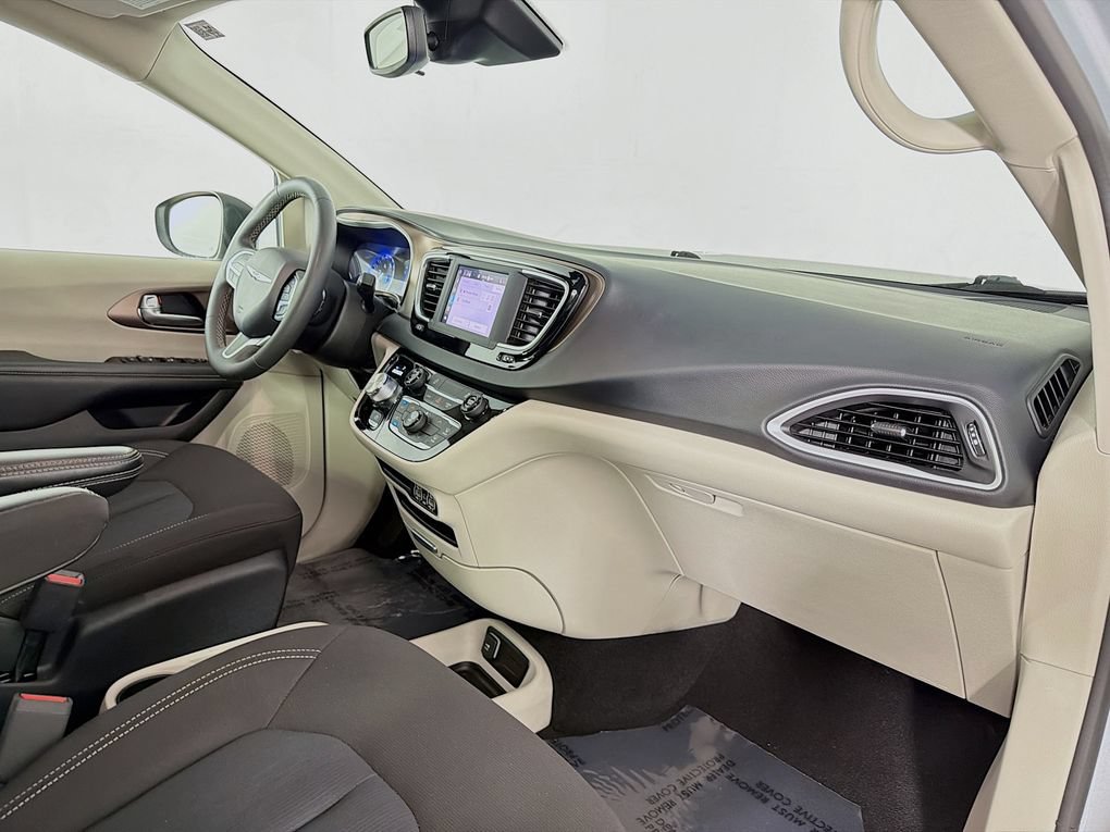 Used 2023 Chrysler Voyager LX FWD image 34