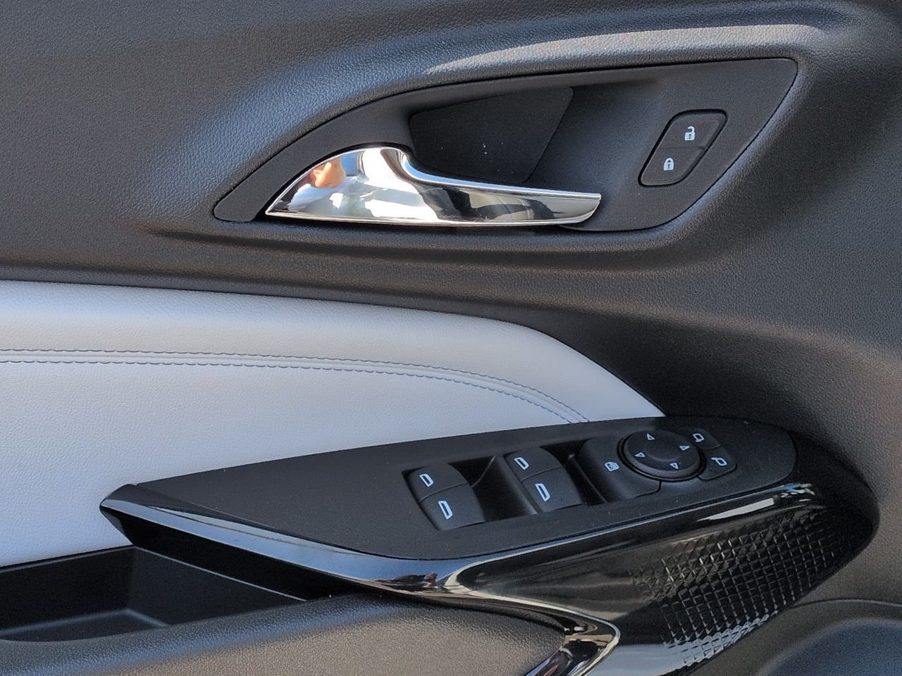 New 2026 Chevrolet Trax LT w/ Driver Confidence Package FWD image 24