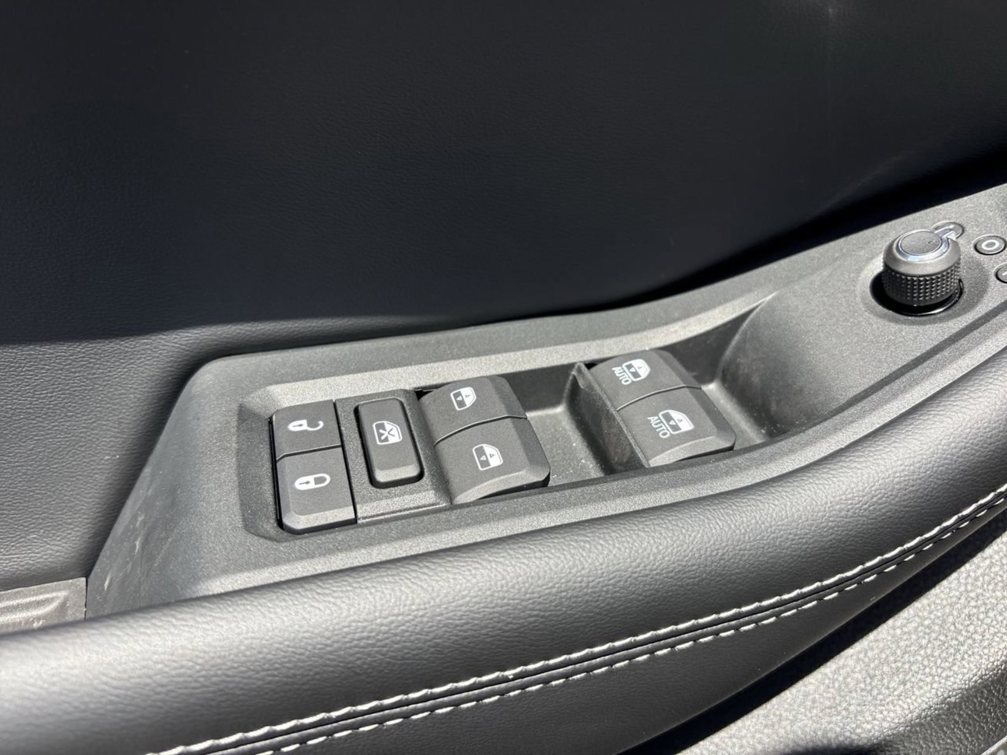 New 2025 Jeep Grand Cherokee Laredo X w/ Luxury Tech Group I image 17