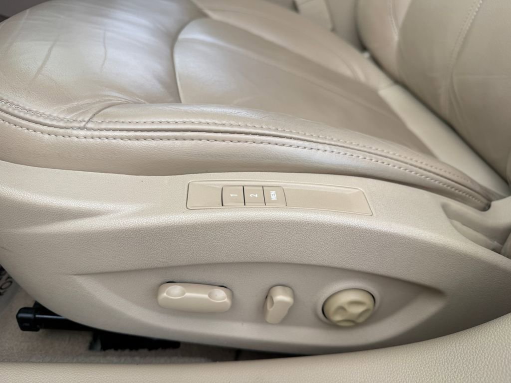 Used 2010 Buick LaCrosse CXL FWD image 16