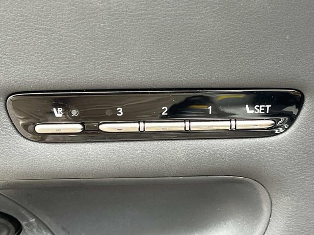 Used 2023 Lexus LS 500 w/ Accessory Package (Z2) image 30