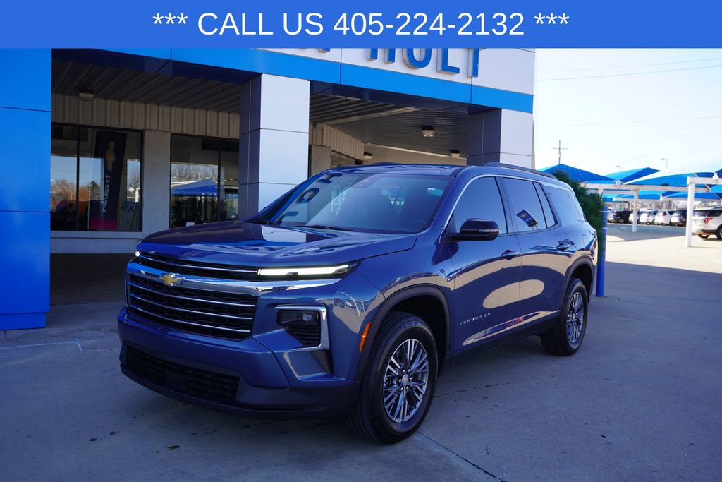 Used 2025 Chevrolet Traverse LT image 1