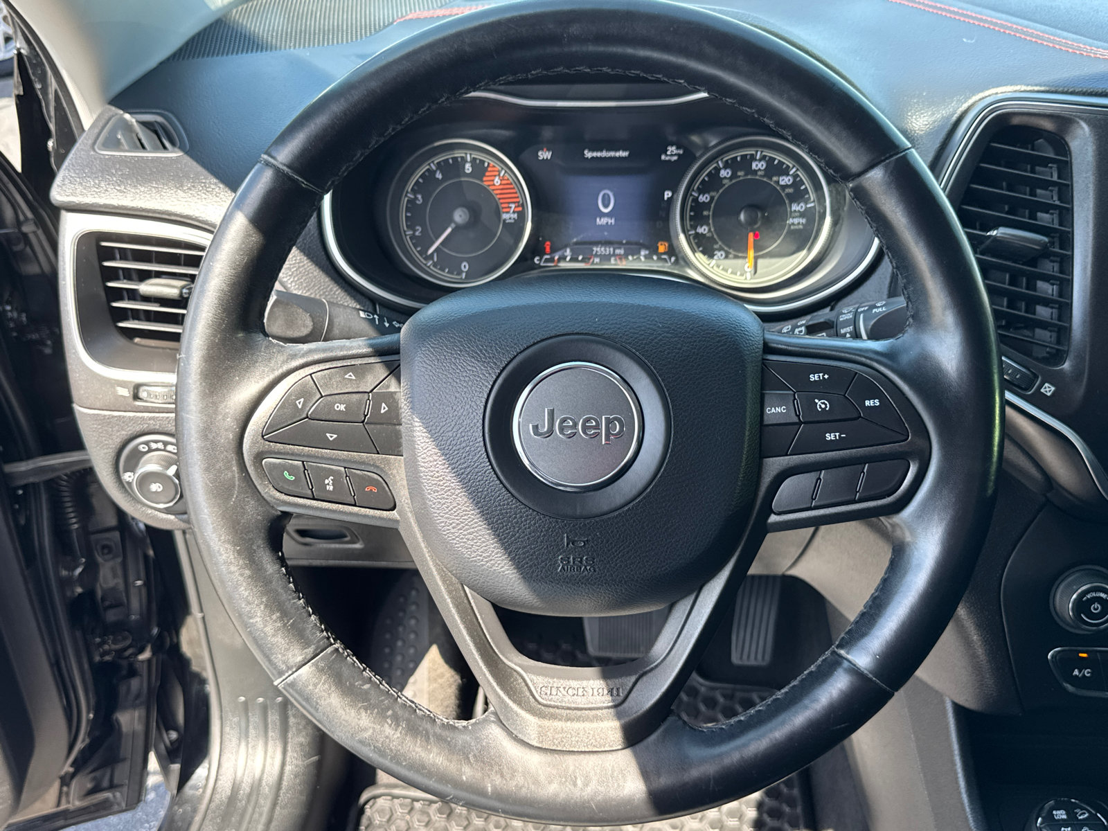 Used 2020 Jeep Cherokee Trailhawk w/ Cold Weather Group AWD/4WD image 14