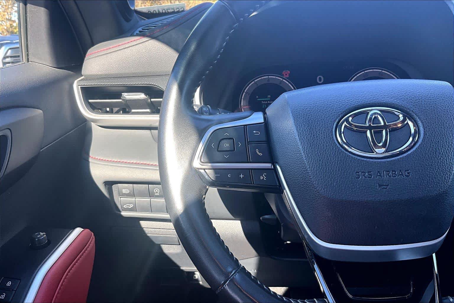 Used 2025 Toyota Highlander XSE AWD/4WD image 24