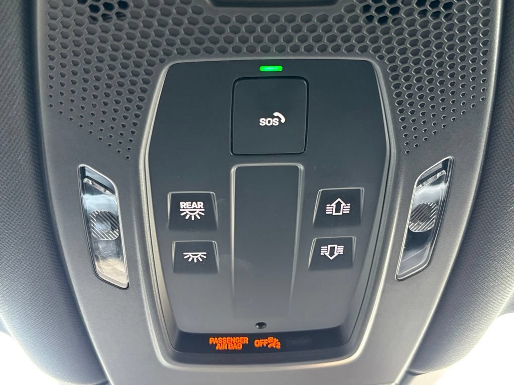 Used 2024 Porsche Cayenne S AWD/4WD image 16