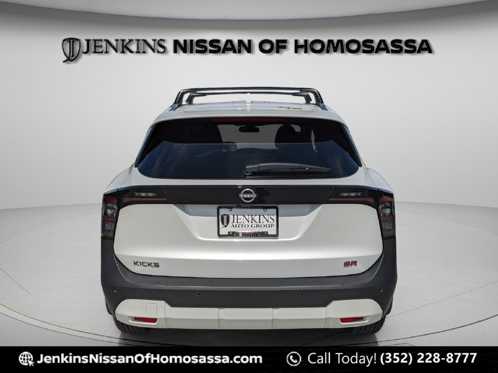 Certified 2025 Nissan Kicks SR FWD image 5