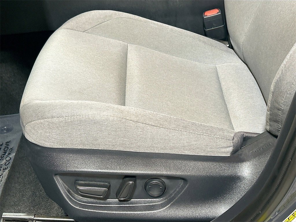 Used 2025 Toyota Camry LE w/ Convenience Package image 16