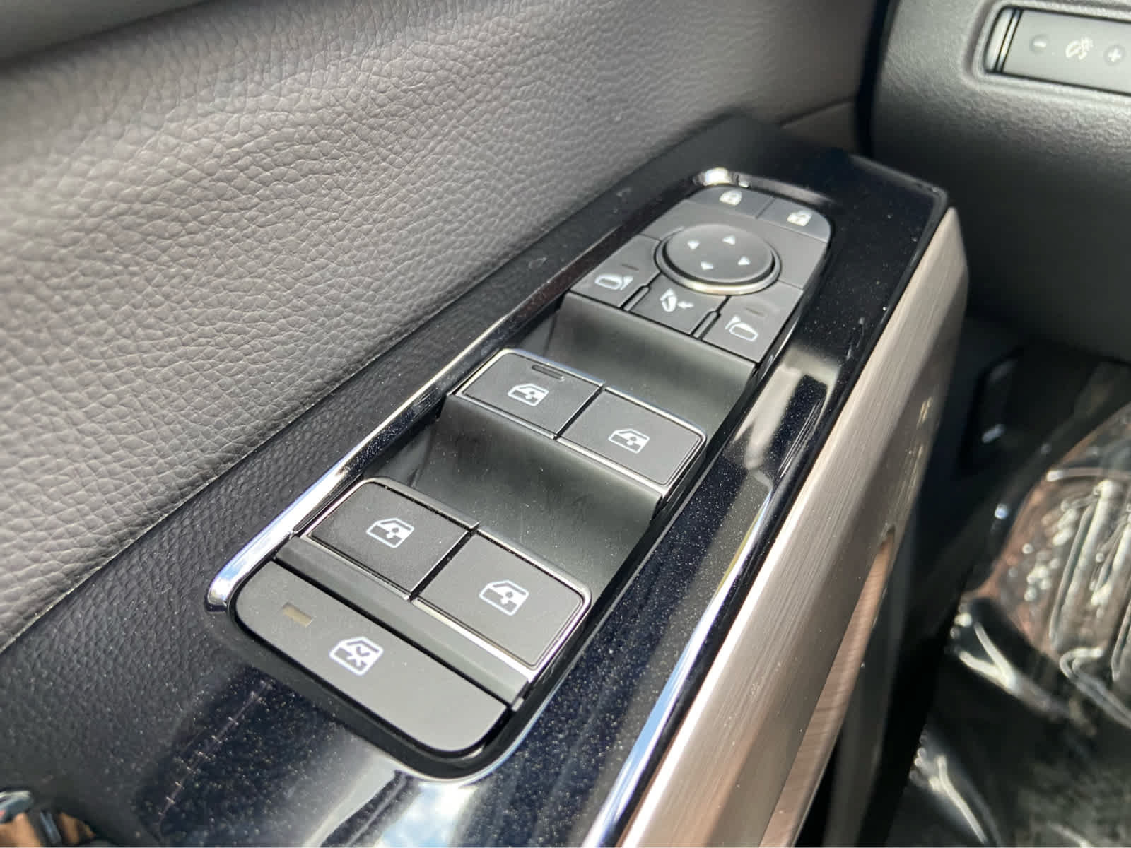 Used 2025 Nissan Pathfinder Platinum w/ Cargo Package FWD image 35
