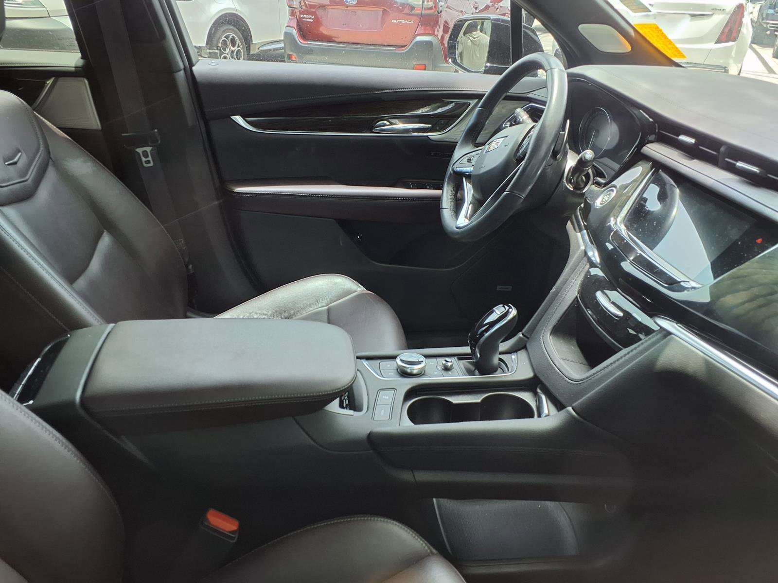 Used 2023 Cadillac XT6 Premium Luxury w/ Technology Package FWD image 10