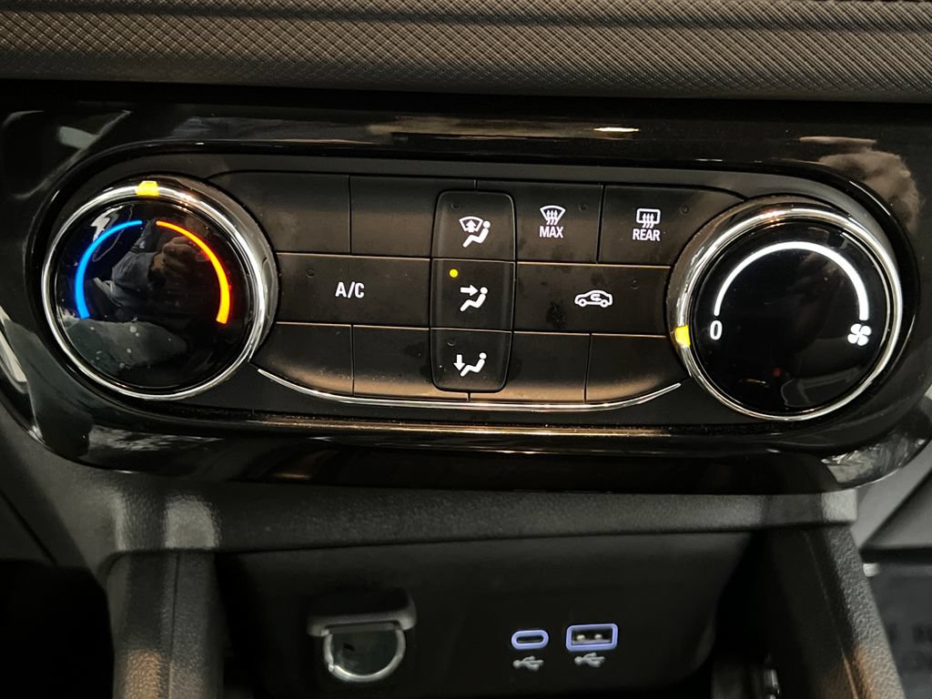 Used 2025 Chevrolet TrailBlazer LT AWD/4WD image 54