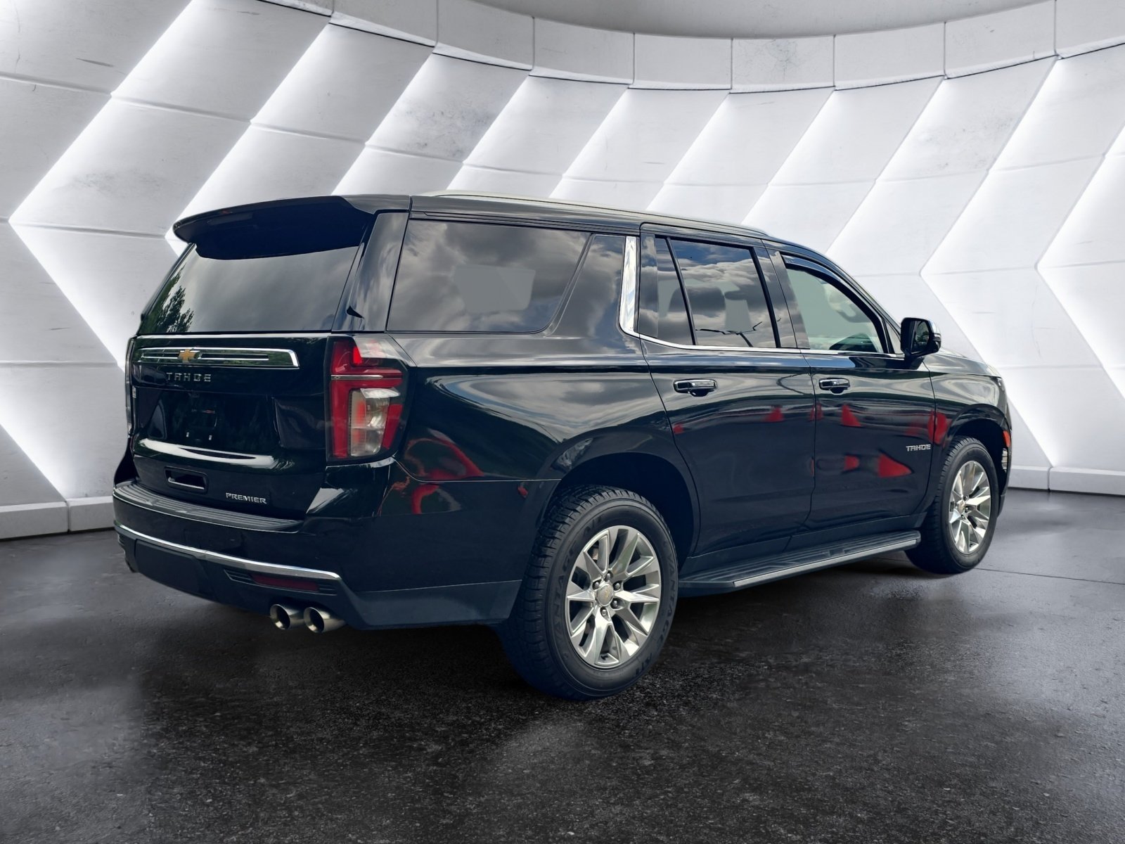 Used 2021 Chevrolet Tahoe Premier w/ Premium Package AWD/4WD image 5