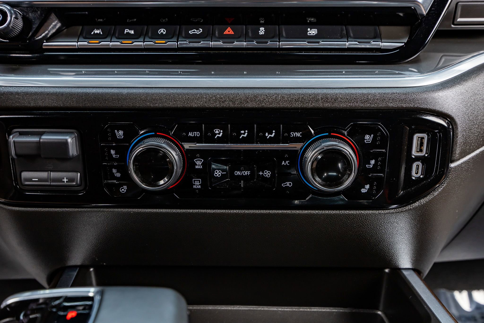 Used 2024 Chevrolet Silverado 1500 High Country image 26