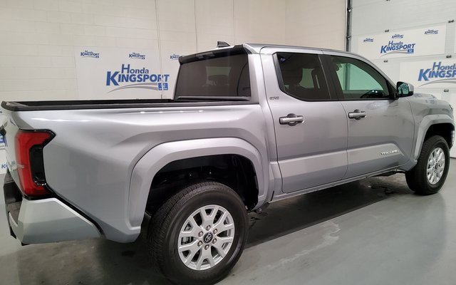 Used 2025 Toyota Tacoma SR5 image 3