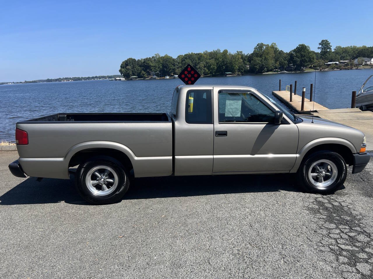 Used 2003 Chevrolet S10 Pickup 2WD Extended Cab image 2