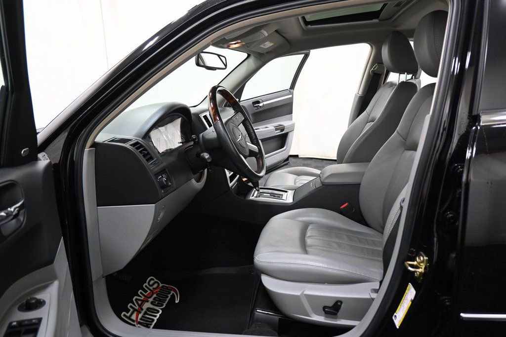 Used 2006 Chrysler 300 C w/ Sound Group II image 6
