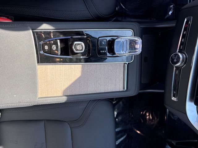 Used 2025 Volvo XC90 B6 Plus AWD/4WD image 22
