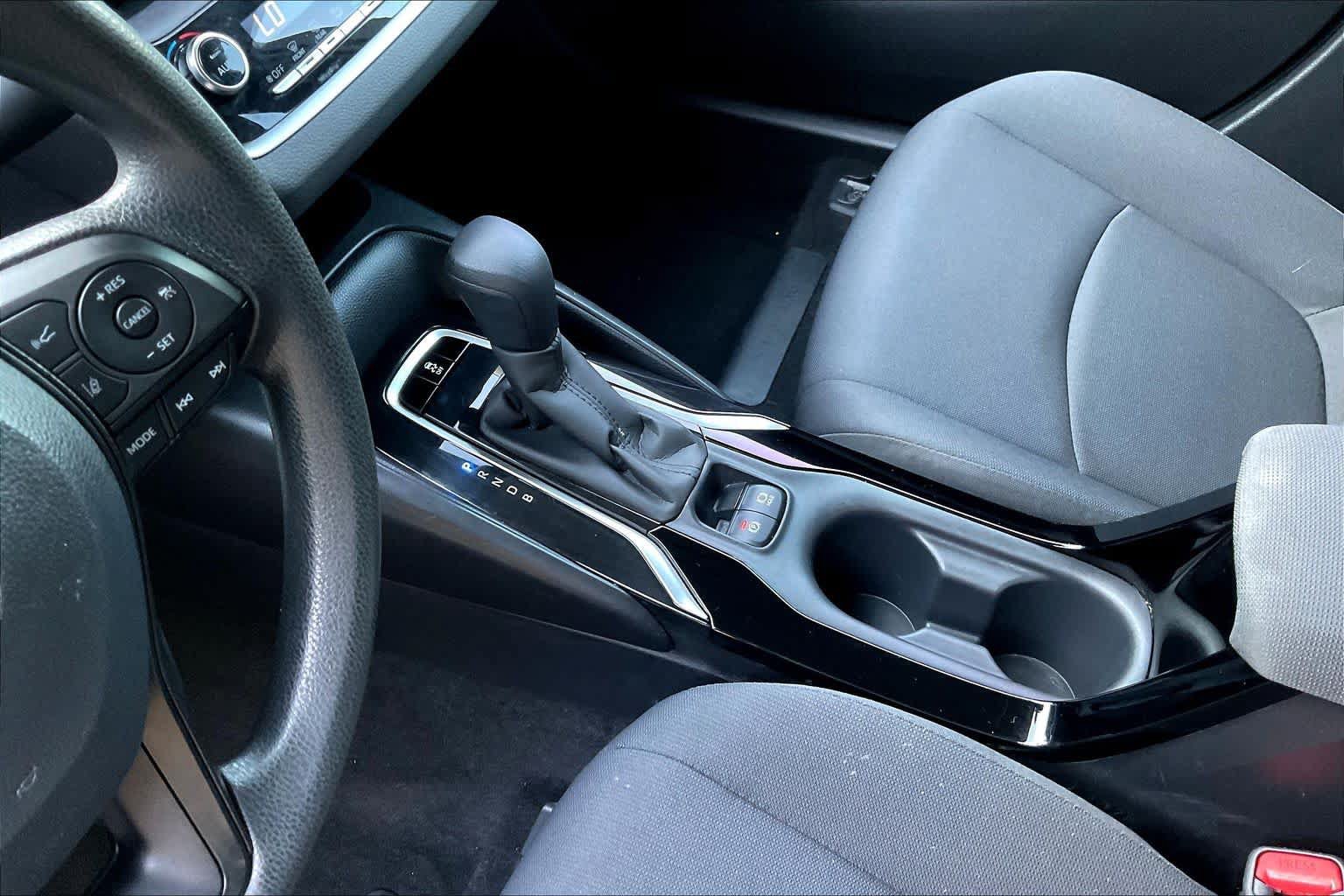 Used 2022 Toyota Corolla LE FWD image 16