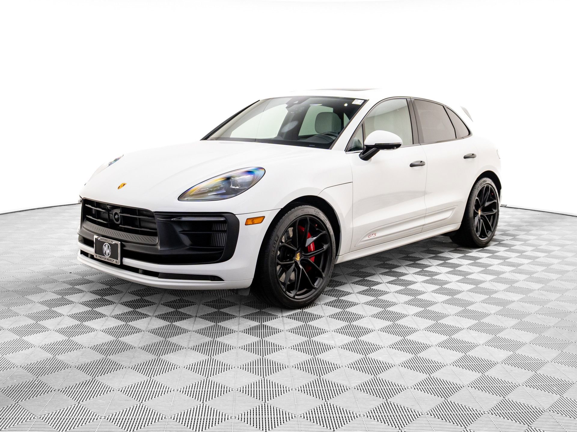 Certified 2024 Porsche Macan GTS image 1