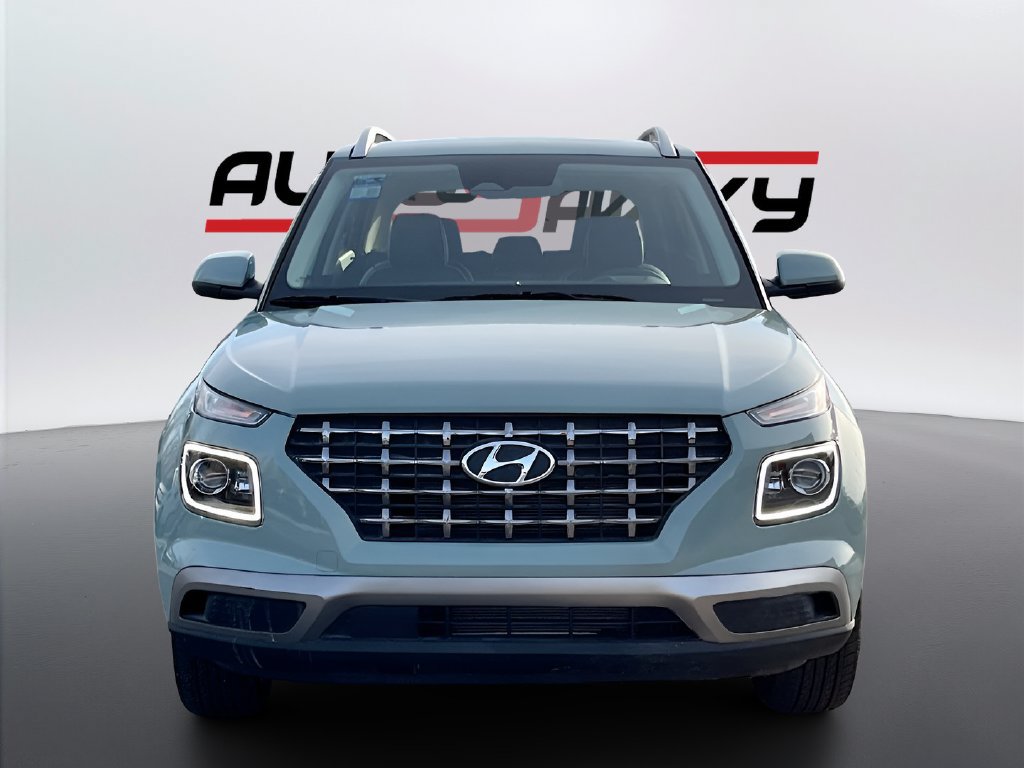 Used 2025 Hyundai Venue Limited FWD image 2