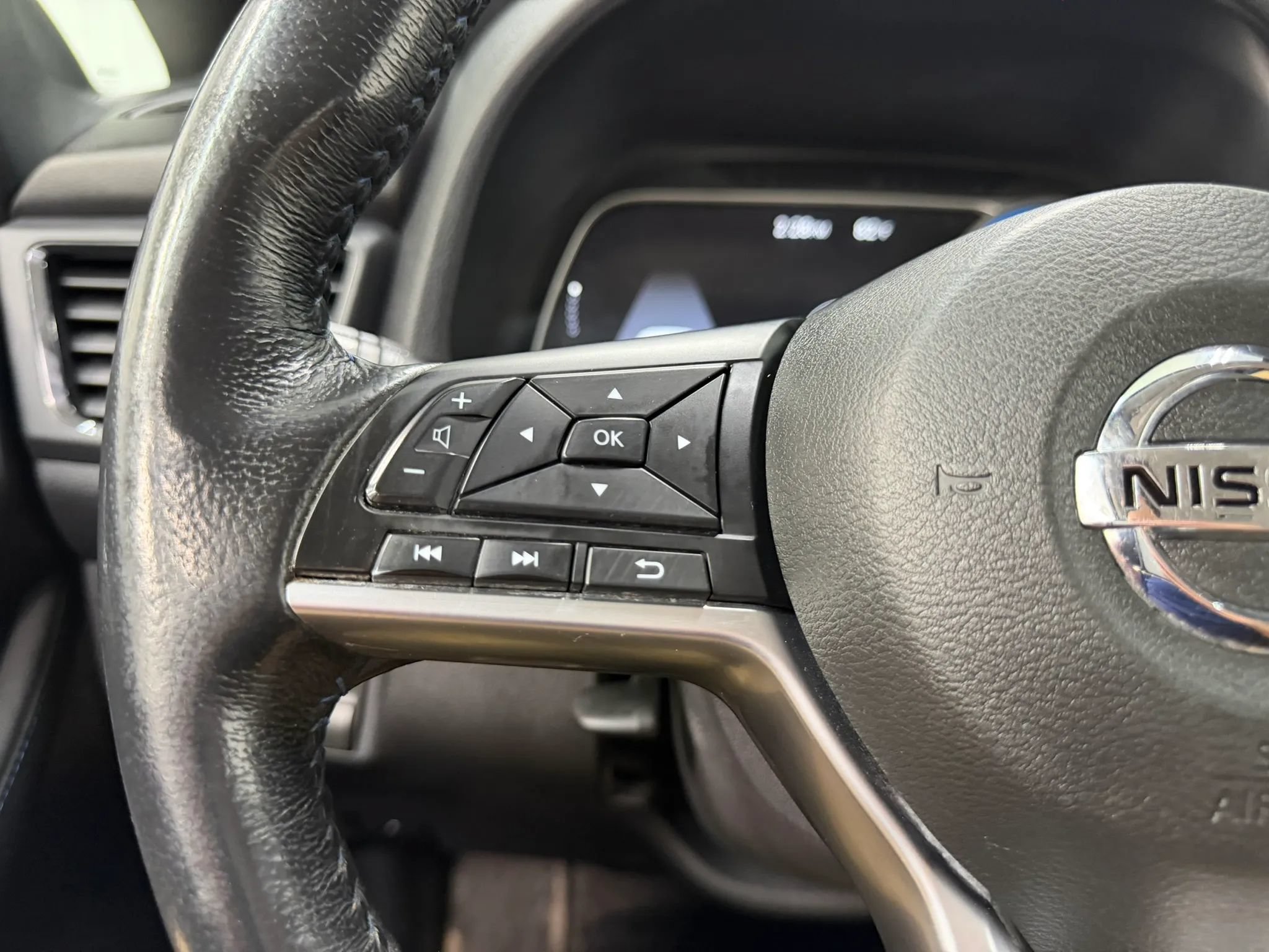 Used 2018 Nissan Leaf SV w/ SV Technology Package FWD image 31