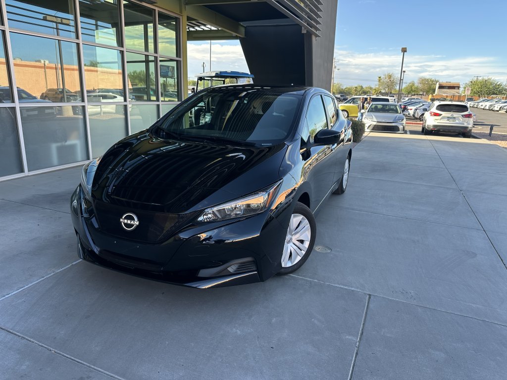 Used 2025 Nissan Leaf S FWD image 2