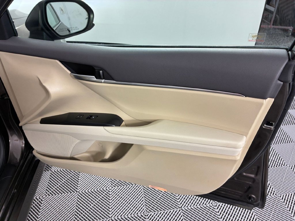 Used 2018 Toyota Camry LE FWD image 29