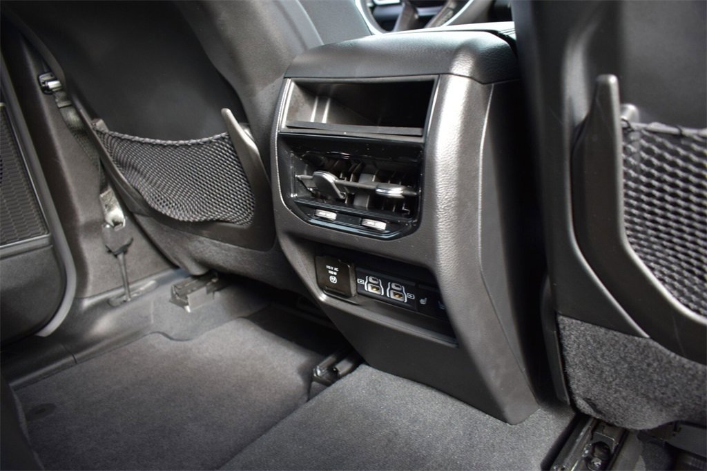 Used 2023 Jeep Grand Cherokee Limited w/ Black Appearance Package image 30