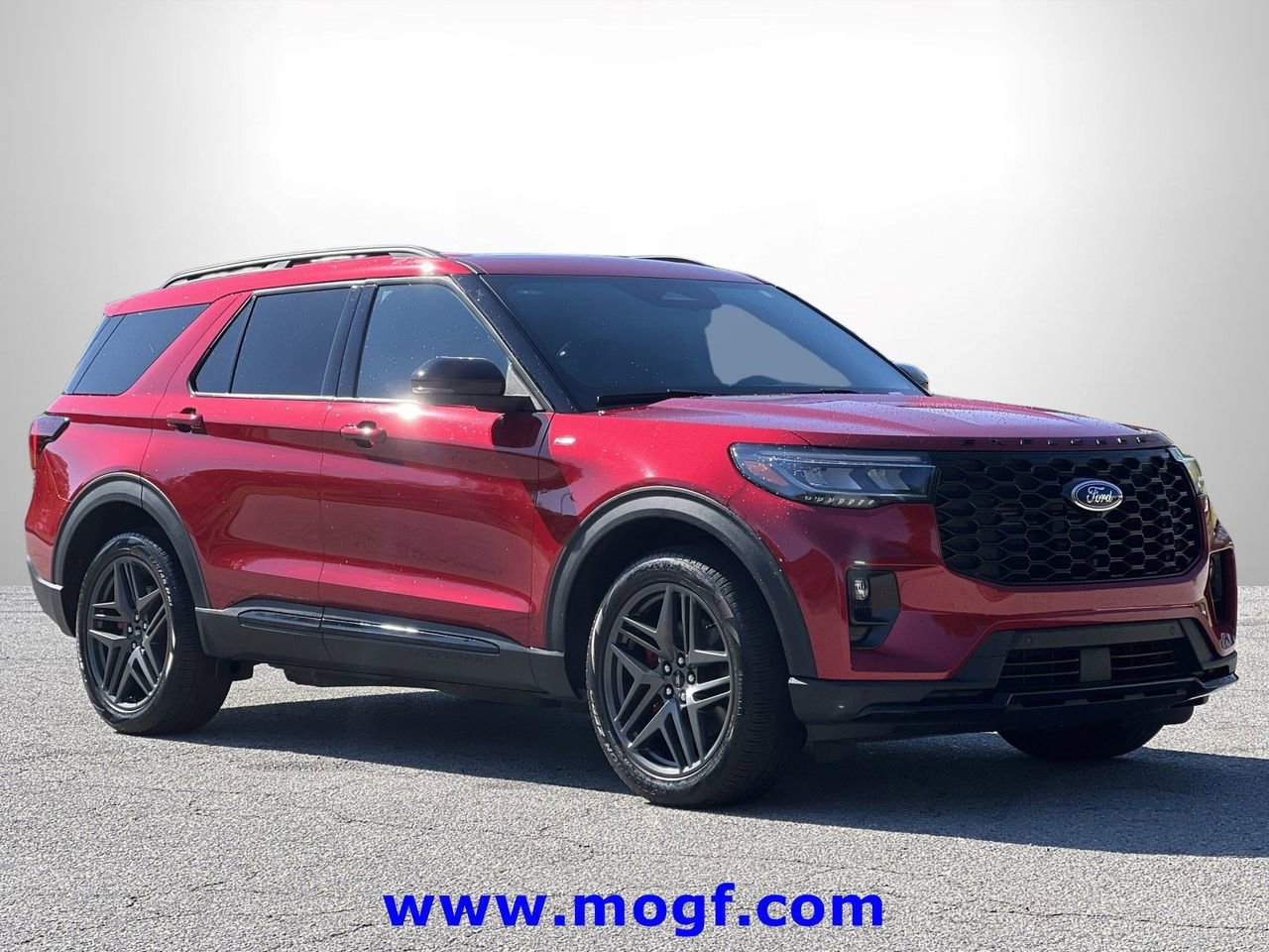 Certified 2025 Ford Explorer ST-Line w/ Premium Package AWD/4WD image 4