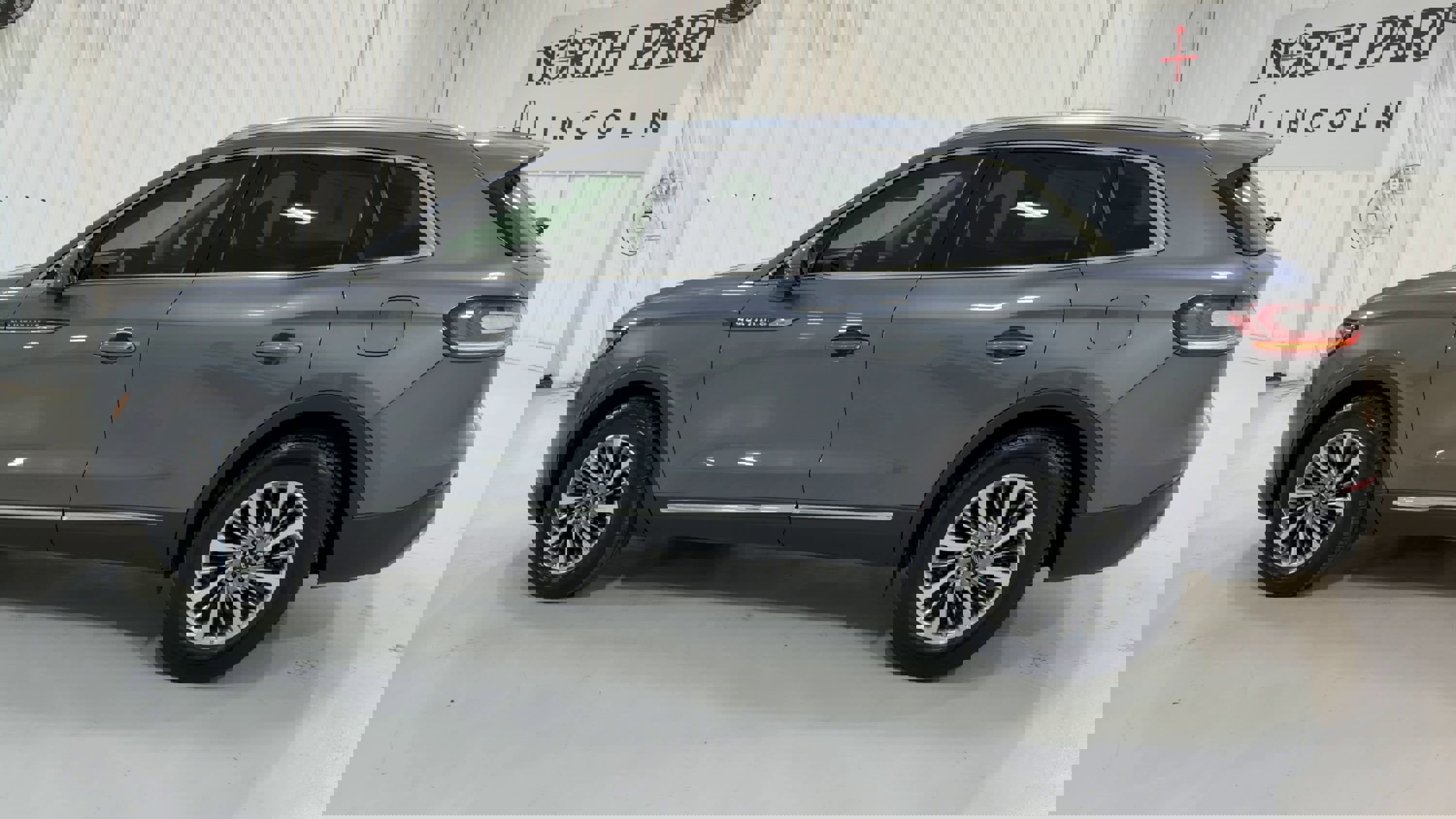 Used 2022 Lincoln Nautilus FWD w/ Premium Package image 7