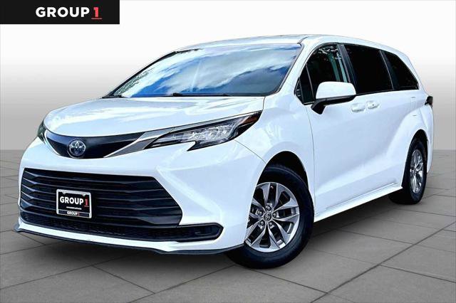 Certified 2023 Toyota Sienna LE FWD image 1